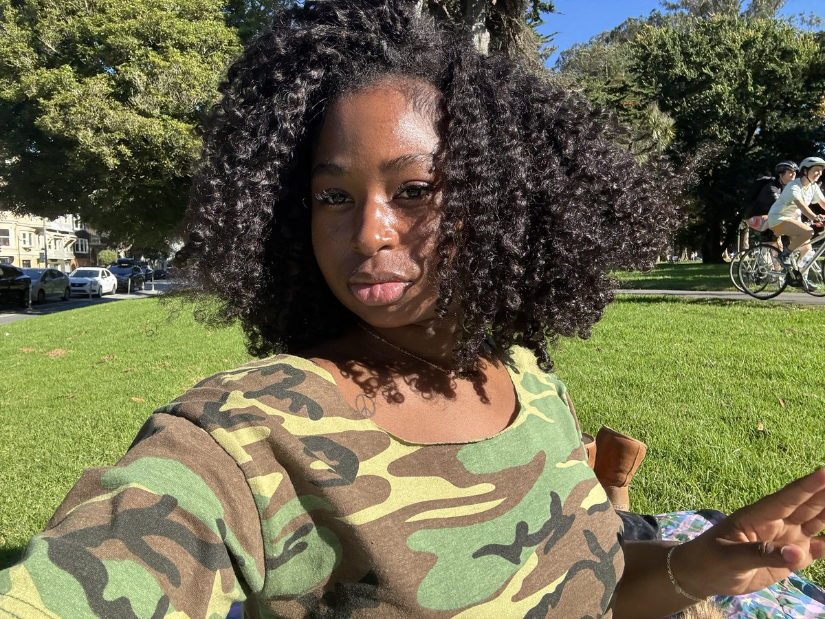 emptylo_'s tweet image. #demure 🌷🍄🧘🏾‍♀️