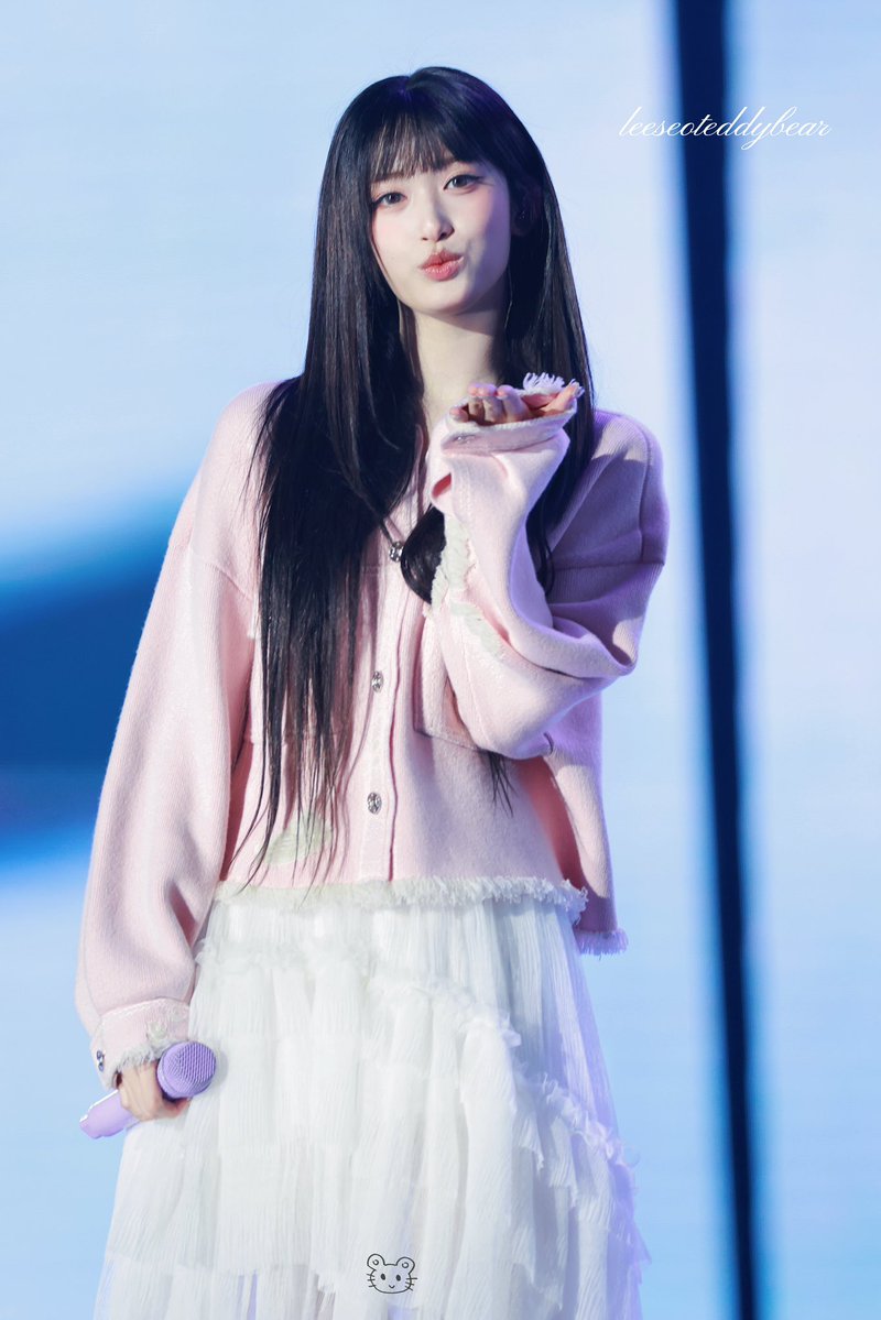 leeseo_model's tweet image. LEESEO #이서 wore her skirt again from yesterday. I wonder if this will become a staple outfit that she re-wears throughout their tour, just like she did with her white and pink dresses.