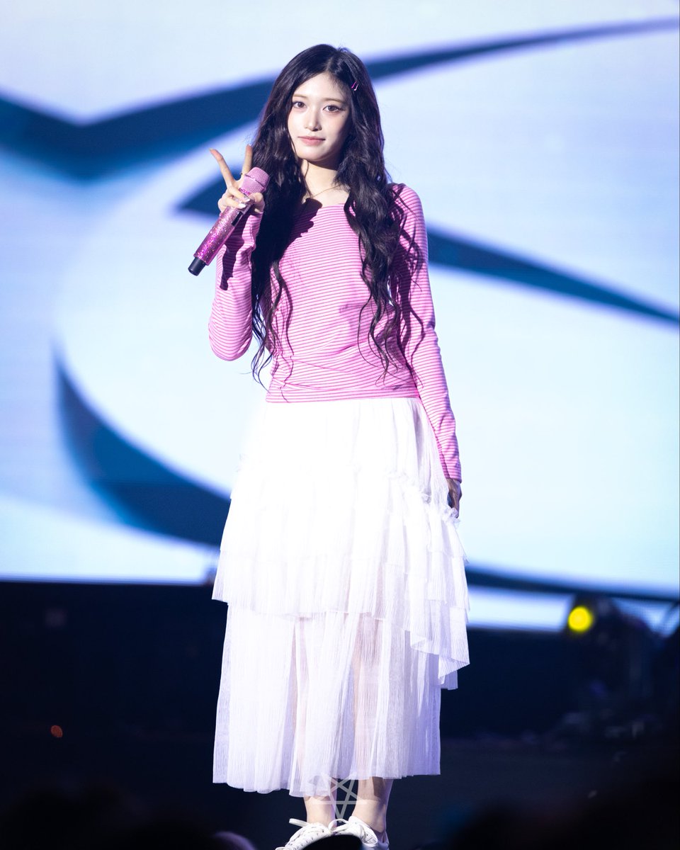 leeseo_model's tweet image. LEESEO #이서 wore her skirt again from yesterday. I wonder if this will become a staple outfit that she re-wears throughout their tour, just like she did with her white and pink dresses.