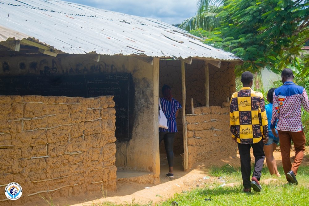 bridgewayfounds's tweet image. 🤝 We Need Your Support!
Join us to:
✅ Renovate classrooms
✅ Complete teachers’ quarters
✅ Organize medical outreach programs
Together, we can build a brighter future for Yaw Owusukrom.
#CommunityDevelopment #CleanWater #EducationForAll #HealthOutreach #Ghana #HopeInAction