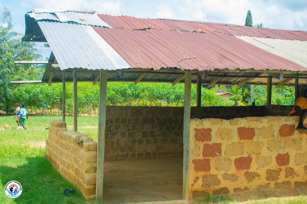 bridgewayfounds's tweet image. 🤝 We Need Your Support!
Join us to:
✅ Renovate classrooms
✅ Complete teachers’ quarters
✅ Organize medical outreach programs
Together, we can build a brighter future for Yaw Owusukrom.
#CommunityDevelopment #CleanWater #EducationForAll #HealthOutreach #Ghana #HopeInAction