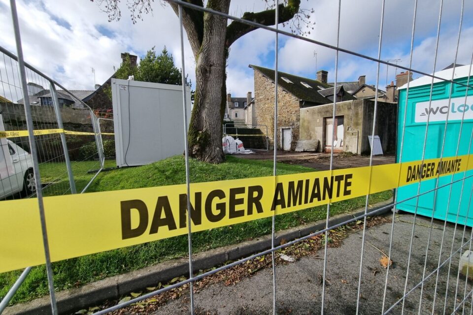 Côtes-d’Armor : dans l’ancien commerce, les gros travaux commencent actu.fr/bretagne/loude…