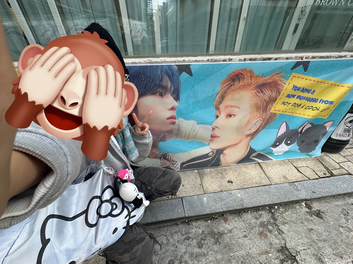 jjung_ski's tweet image. #핫도그와_쿨냥이로부터_온_편지
오늘 또 갔는데!!!!현수막이!!!생겻구요!!!!!너무아름답고 시앙 아 쳐아름다움아아 ㅇㅈㅈㅁ응카라는것 그냥 매일열었으면좋겠구요 매일가고싶구요 이번에는럭드를 티샤쓰!!뽑았습니다!!!!!!아행복해 ㅁㅊ 너무너무행복해...미치겟어요너무감사합니다