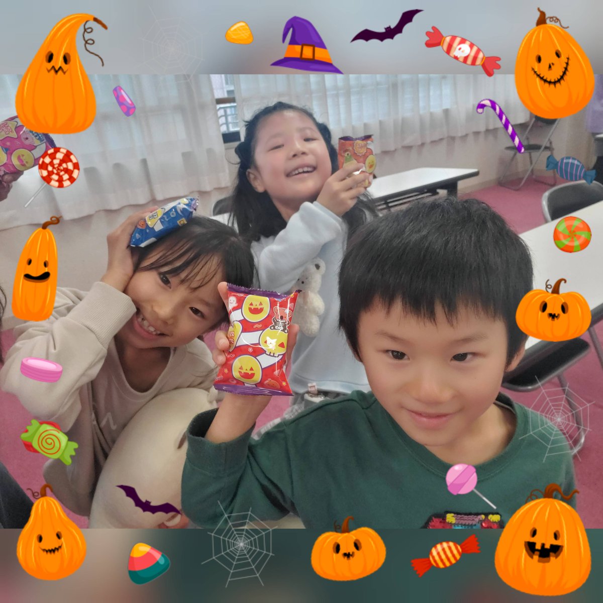 昨日は練習中に大きな虹🌈みんなで眺めて「良いことありそう✨」って。
おやつタイムにはハロウィン仕様のお菓子～🍪

アンコンの曲を本格的に取り組み始めました🎶