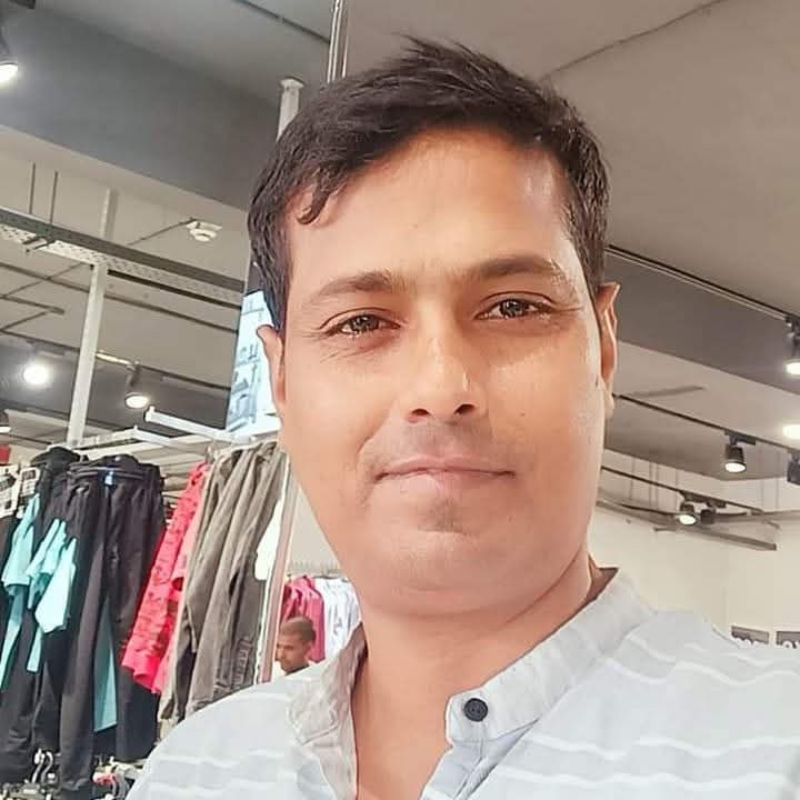 घमण्ड किस बात का करे जनाब,
आज मिट्टी के ऊपर कल मिट्टी के नीचे ...........
🙏🙏🙏🙏