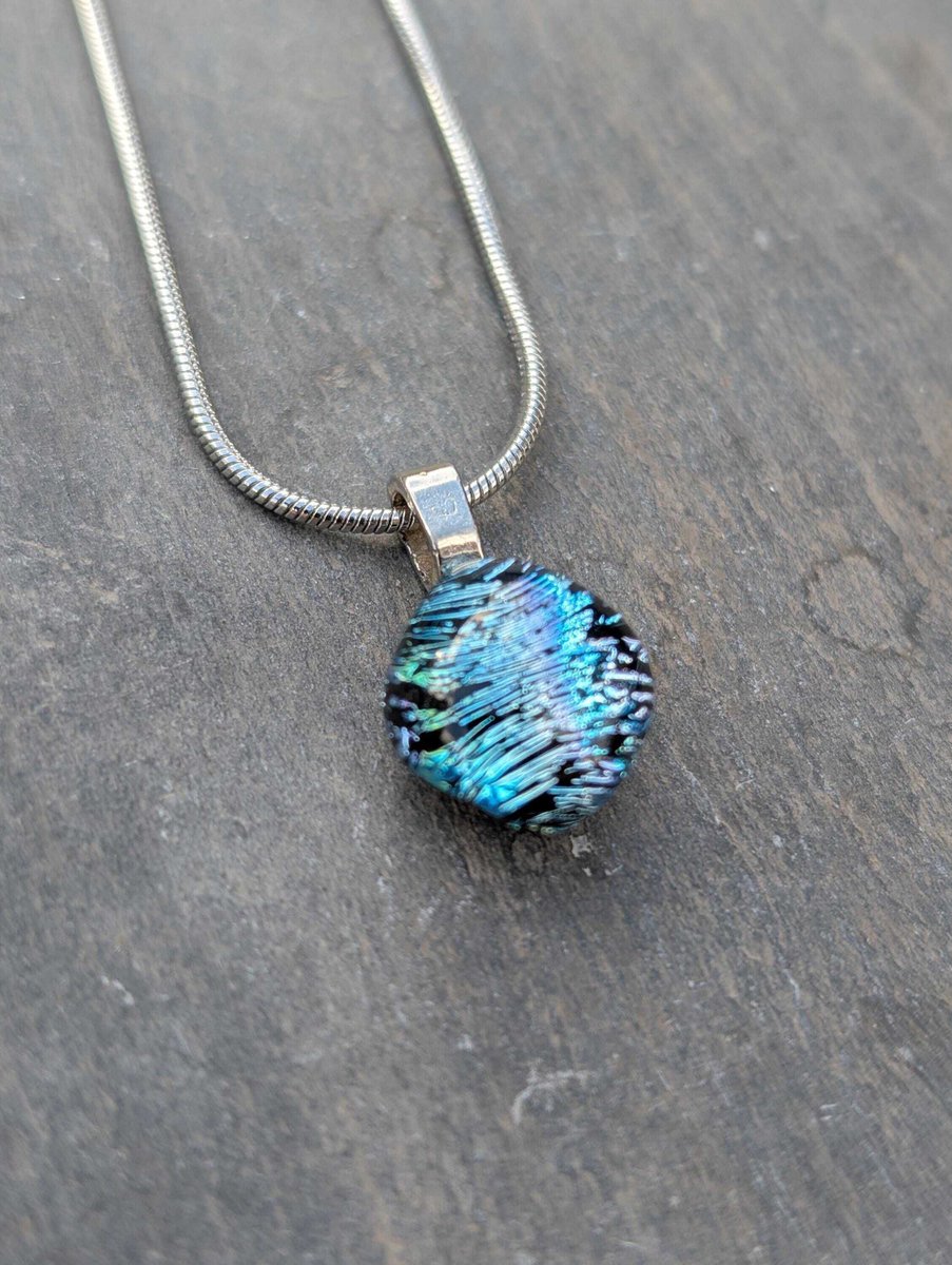 Samphireglass's tweet photo. Beautiful new pink, blue and silver small dichroic glass necklace. Lovely colours and shape to this small pendant. 

##handmade #etsy #giftideas #shopindie

https://t.co/rP8S1CekPl https://t.co/9Rkhisn3wF