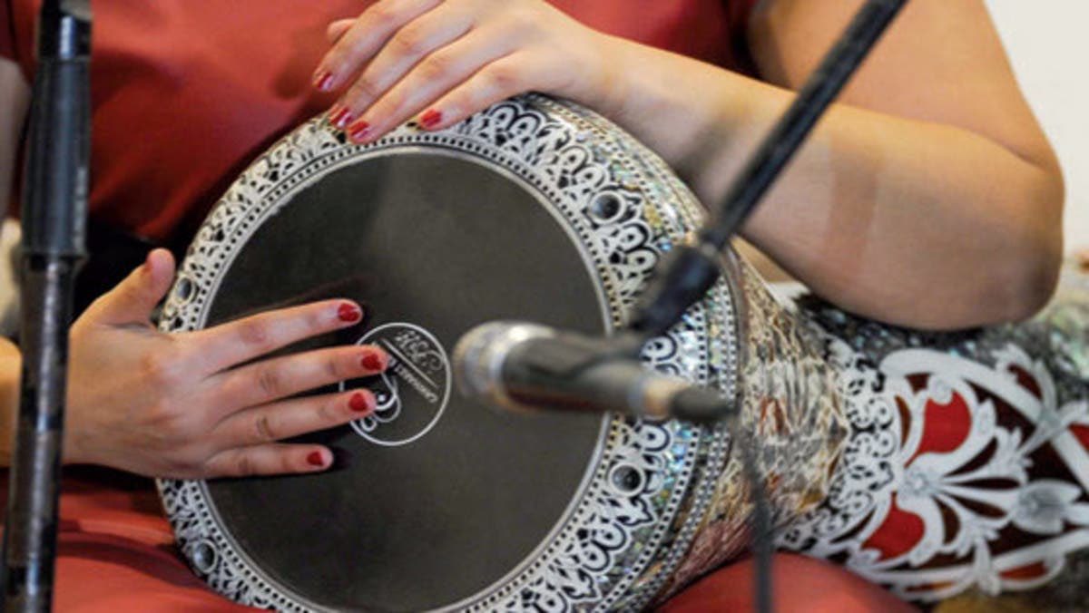 ايوة عن مطبلاتية. هو انا لو ما طبلتش لبلدي اطبل لمين. اطبلك يا حيلتها