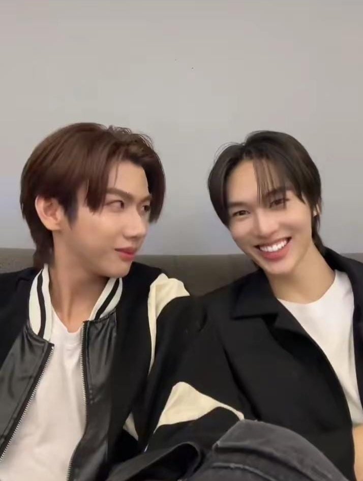 Shaheunha's tweet photo. Just say it officially once… because honestly, we already see you two as a couple 🤝😭💗 The chemistry, the looks, the comfort  everything screams together. Stop making us wait and just make it official already #aunstamp @napat_un @stampPanachkorn @GMMTV https://t.co/o3HR4T3obn