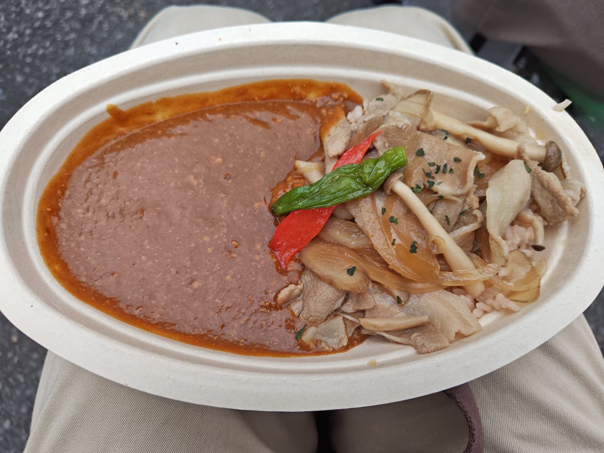 immature6's tweet photo. 昨日に引き続き今日も神田カレーグランプリへ
RAKUSPA0010 近江牛サウナカレー
1899 お茶の水　1899和出汁キーマカレー
オオドリー　黒毛和牛2種の無水チーズキーマカレー
TOKYO MIX CURRY トマトチキン＆自家製！！黒毛和牛ハンバーグ https://t.co/PAO4iuFJSD