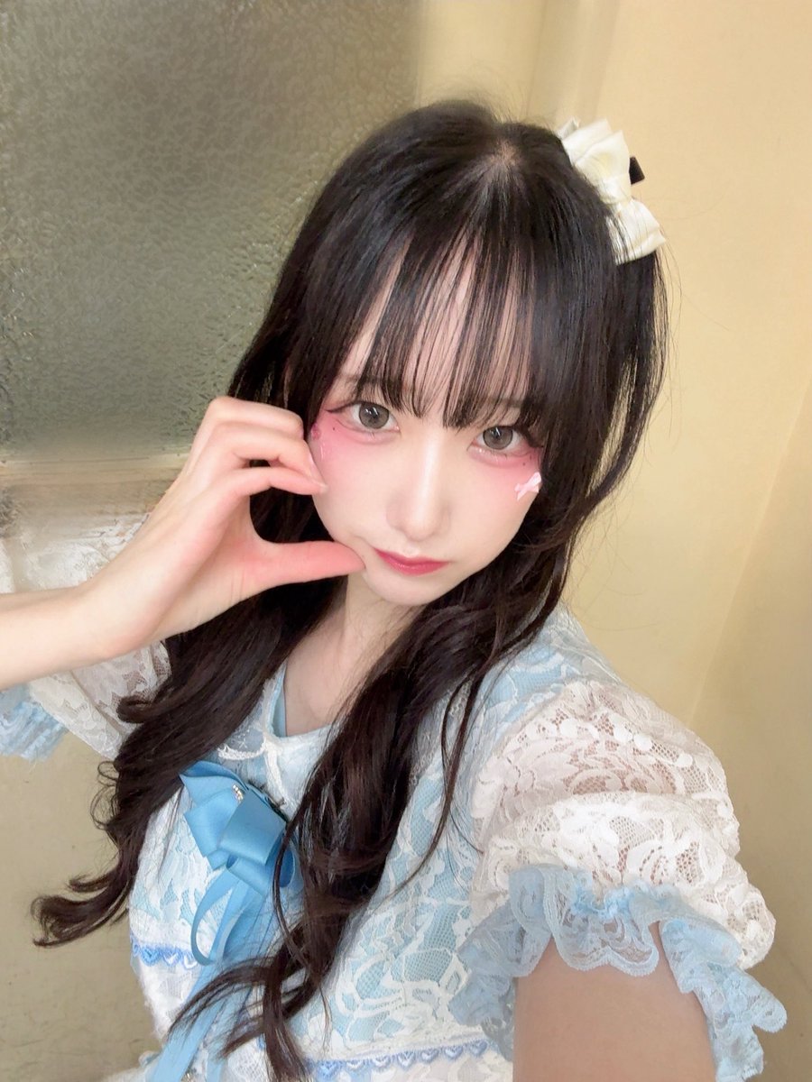 1本目ありがとうございました🍓💭

ちょっと緊張しちゃった、、汗
うゆのこと可愛いって言ってくれたり初めましてでお話聞いてくれた方ありがと💞

2本目は、新宿で私服ライブ！
🎤21:35〜21:50
📸22:10〜(早めに終わると思う！)

待ってるよん🫶🏻