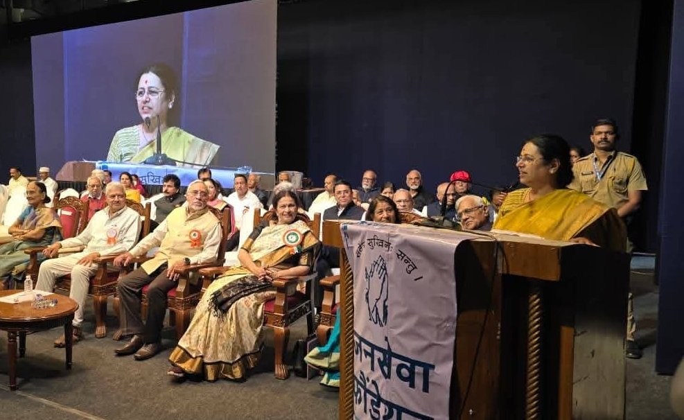 "विकसित भारताच्या ध्येयपूर्तीसाठी जेष्ठ नागरिकांच्या अनुभवाचे संचित आवश्यक.."

जागतिक ज्येष्ठ नागरिक दिनानिमित्त जनसेवा फाउंडेशन व विविध 70 ज्येष्ठ नागरिक संघटनांच्या वतीने आयोजित आनंद मेळावा व सत्कार समारंभाला प्रमुख पाहुणी म्हणून उपस्थित राहत ज्येष्ठ नागरिकांशी संवाद साधला व