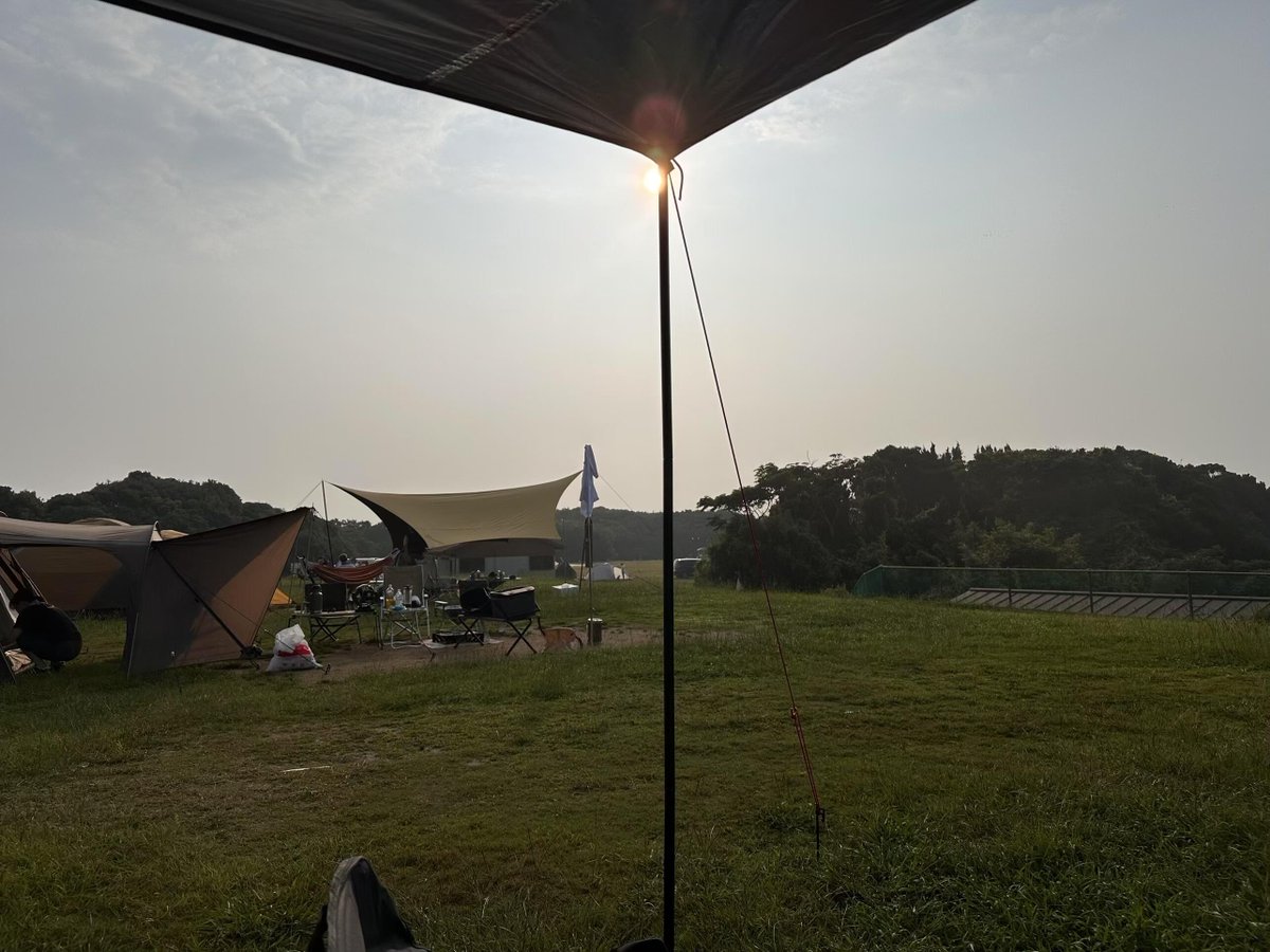 02xiazzz's tweet photo. 海辺でのキャンプ、毎回の波の音がまるで冒険に誘ってくれているみたいですね🏕️
#アウトドア #海風と自由 https://t.co/d2XkODI9Y1
