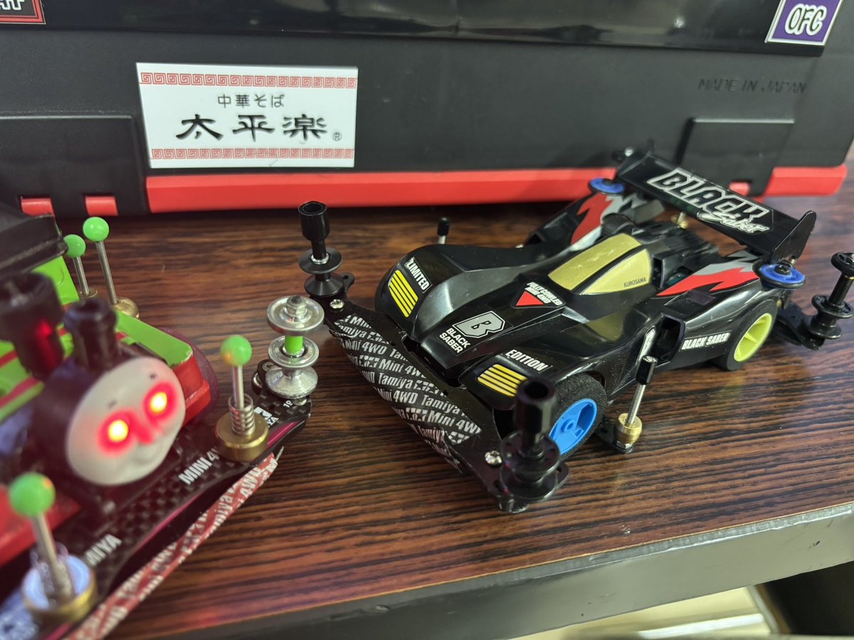 percy3to4's tweet image. TAREKAは、１ヒート　ブラックセイバー（前後輪スポンジタイヤ・前ワンウェイホイール）2回戦敗退😭
２ヒート　パーシー２回戦敗退😭
#ミニ四駆  #TAREKA  #OFC 
#フルカウルミニ四駆 
#暴走機関車  #パーシー  #スポンジタイヤ 
#ワンウェイホイール #日交タクシー