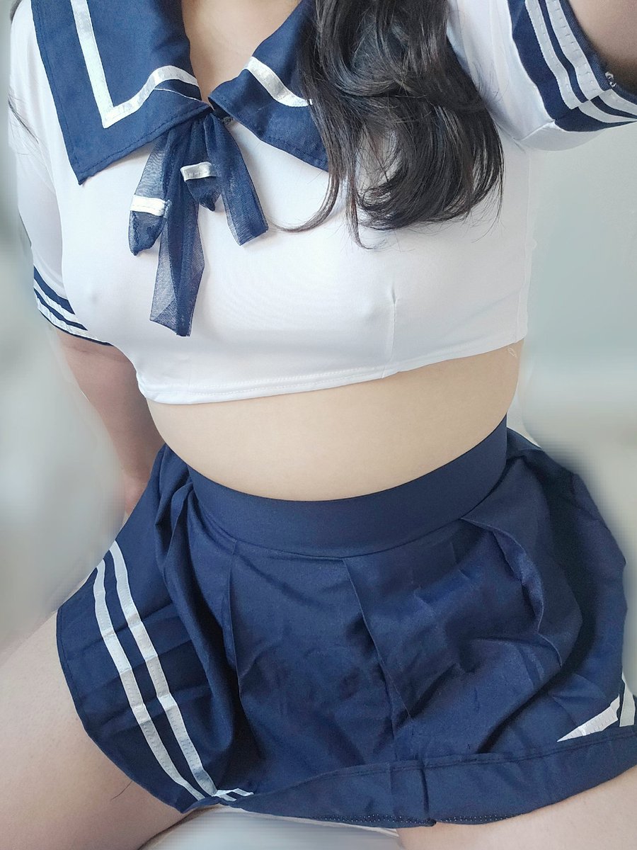 👩 : 옷장 정리하다 예에에전에 사두고 안입어본 옷 발견 :)
입었는데 오빠가 나가서 보여줄 사람이 엄네🥲

#비떱 #경기남부 #부커만남 #초대녀 #초대남