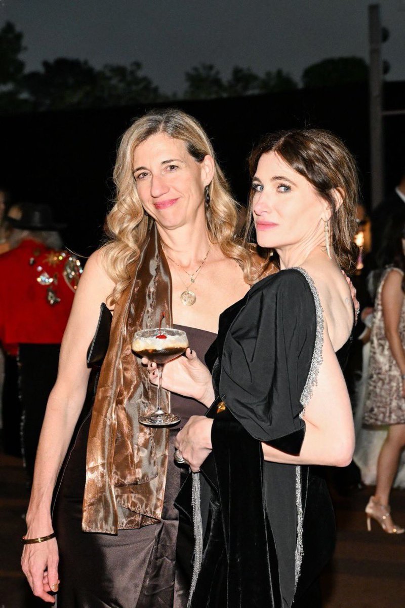 GORGEOUS! More of Kathryn Hahn at the LACMA Art+Film Gala.