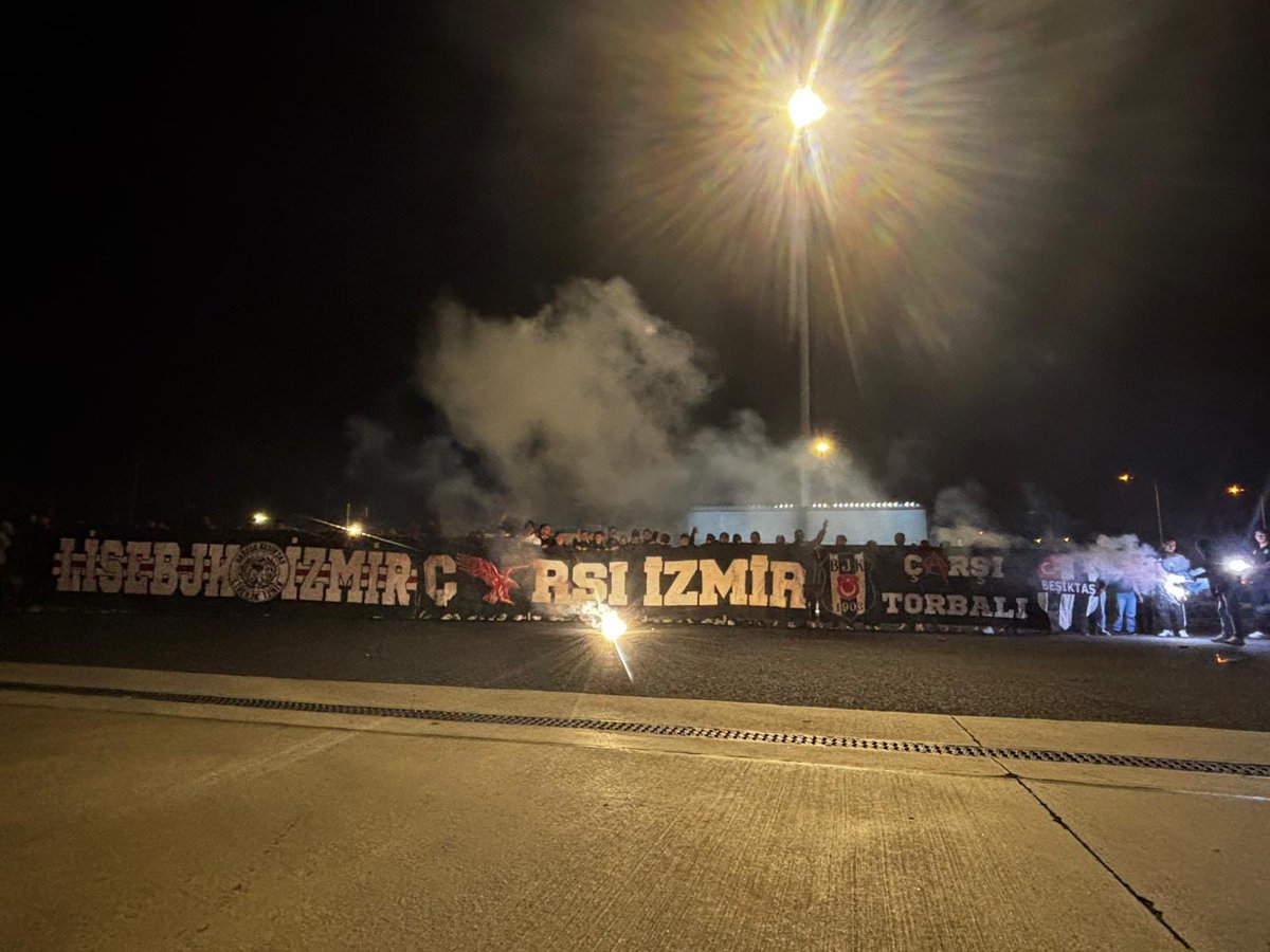 SENİN SEVGİN BU DÜNYADA!

Beşiktaş'ımızı fenerbahçe maçında yalnız bırakmamak için yollardayız.

#BatıCephesi