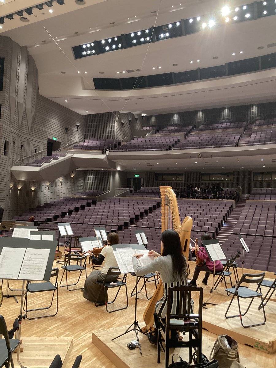 岩手県の奥州市文化会館Zホールに来ております。ドラゴンクエストの世界、午後2時開演です。