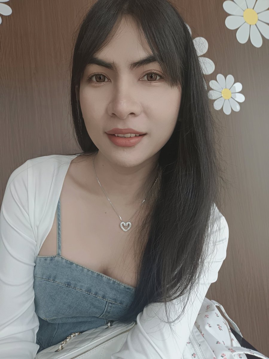 วันเกิดปีนี้จะมีใครใจดีให้ของขวัญเราไหมน๊าา..🎂🌻🎁🧸
#HBD #ของขวัญวันเกิด 
#สาวสองนวนคร #ladyboy