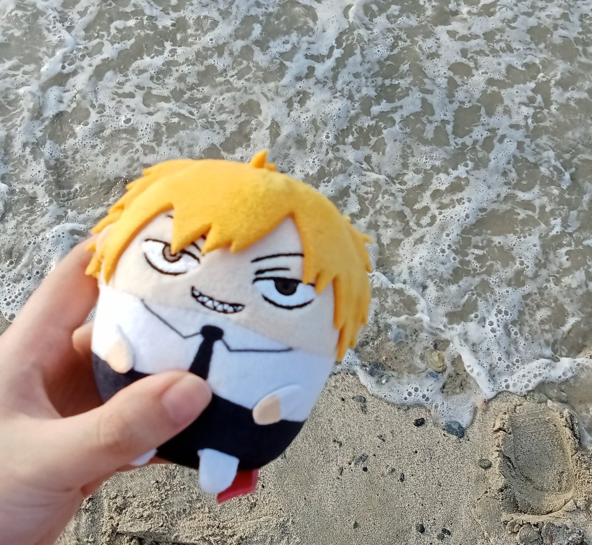kiwadotcom's tweet photo. denji at the beach #chainsawman https://t.co/yqYVLD01L6