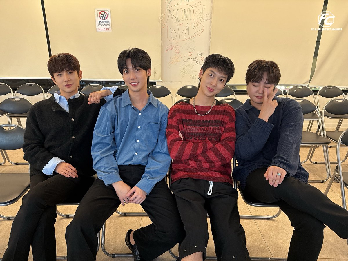 #BOYFRIEND SPECIAL LIVE EVENT
AUTUMN VACATION

本日も #ボーイフレンド と
素敵なひとときをお過ごしください✨

🗓️11/2(日)
⏰①15:00/②19:00
#東京 #FCLIVE_TOKYO_HALL
当日券あり〇会場受付までお越しください

詳細はこちら
🔗 ti-ma.jp/shop/event.php…

#보이프렌드