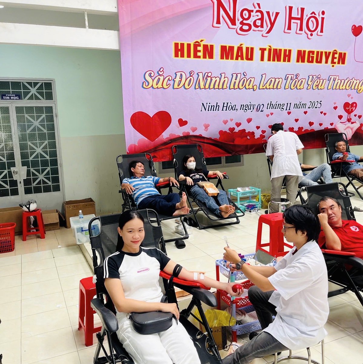 msTuyenPCM's tweet image. Hiến đều thế này chắc giàu to quá ạ. 😆

Cả nhà ơi, ai chưa hiến thì chuẩn bị gia nhập hội “giàu có” cùng Tuyền nghe! 💛

#hienmau