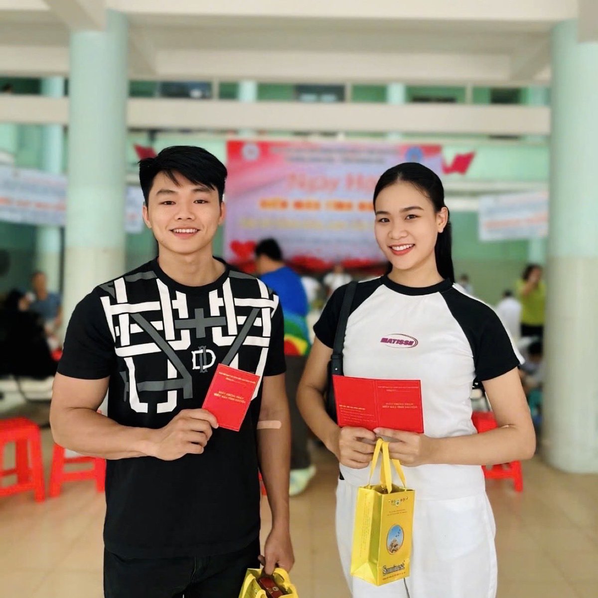 msTuyenPCM's tweet image. Hiến đều thế này chắc giàu to quá ạ. 😆

Cả nhà ơi, ai chưa hiến thì chuẩn bị gia nhập hội “giàu có” cùng Tuyền nghe! 💛

#hienmau