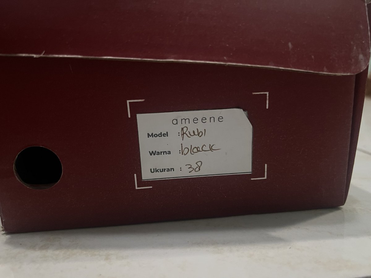 molamoyaa's tweet photo. wts flatshoes ameene ruby black size 38 (24cm). dijual karena kebesaran. baru dicoba sekali masih new

170k

bisa co 🍊 https://t.co/q7kTBFliie