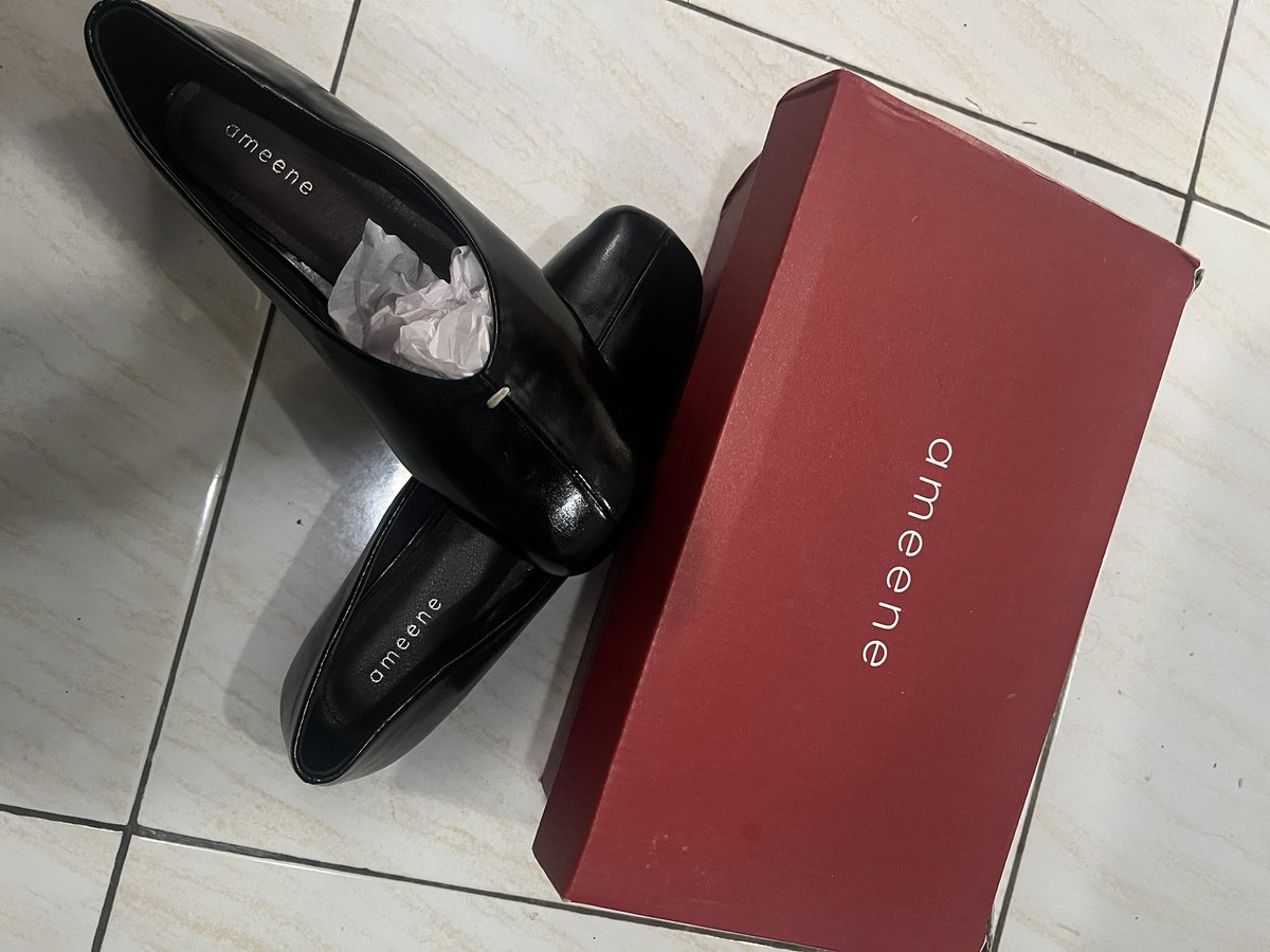 molamoyaa's tweet photo. wts flatshoes ameene ruby black size 38 (24cm). dijual karena kebesaran. baru dicoba sekali masih new

170k

bisa co 🍊 https://t.co/q7kTBFliie