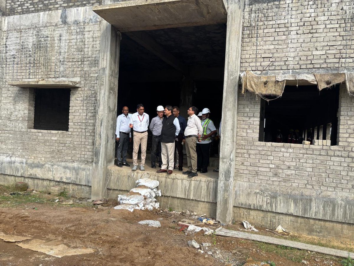 nhpcltd's tweet image. Sh. Sanjay Kumar Singh, Director (Projects), #NHPC visited Solar Project at Ganjam, Odisha on 1st November 2025 to review the status of works. 
During the visit, Sh. Bidya Dhar Moharana, HOP apprised Director (Projects) about the ongoing activities of the Project. 

Sh. Singh…