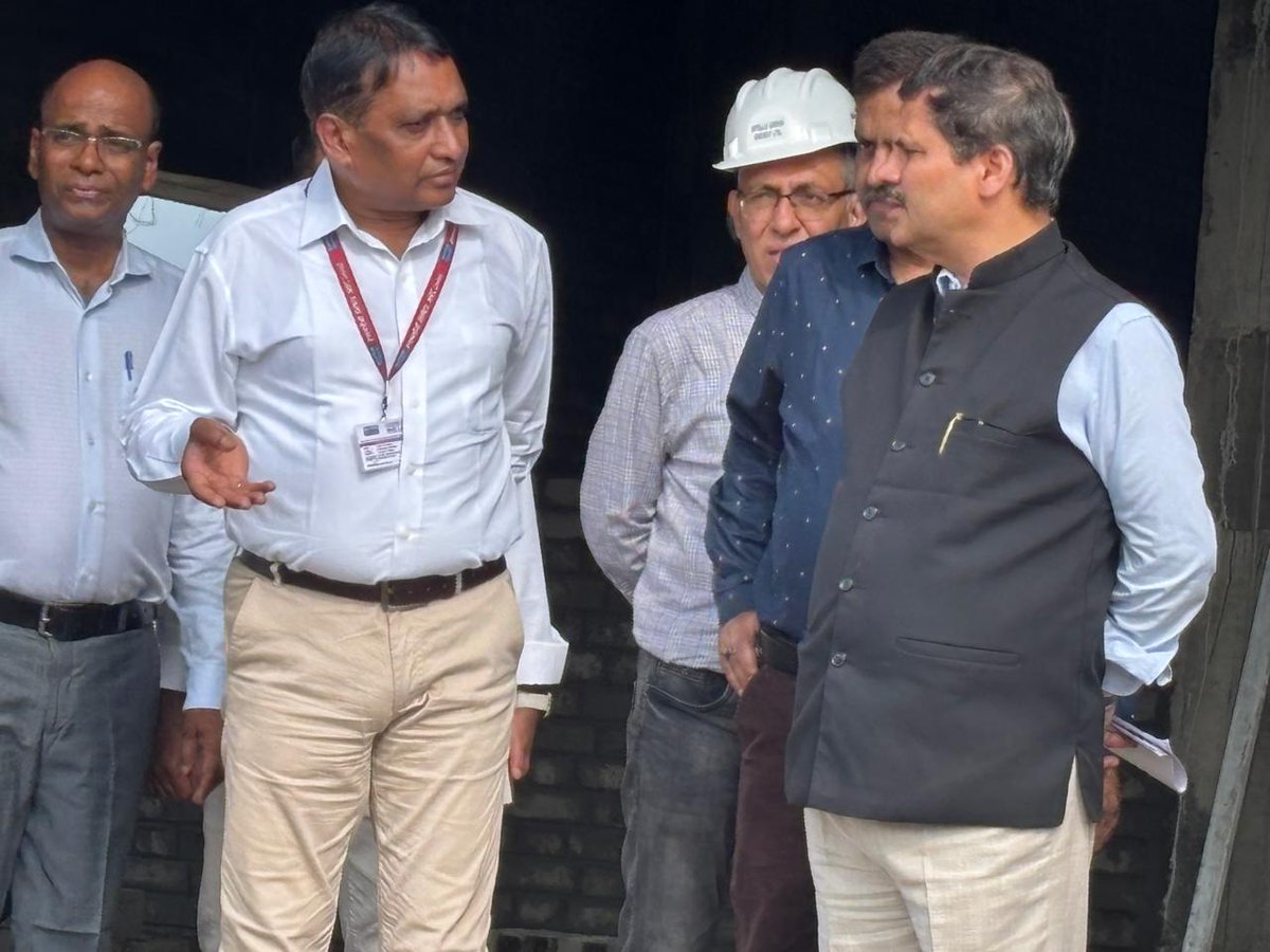 nhpcltd's tweet image. Sh. Sanjay Kumar Singh, Director (Projects), #NHPC visited Solar Project at Ganjam, Odisha on 1st November 2025 to review the status of works. 
During the visit, Sh. Bidya Dhar Moharana, HOP apprised Director (Projects) about the ongoing activities of the Project. 

Sh. Singh…