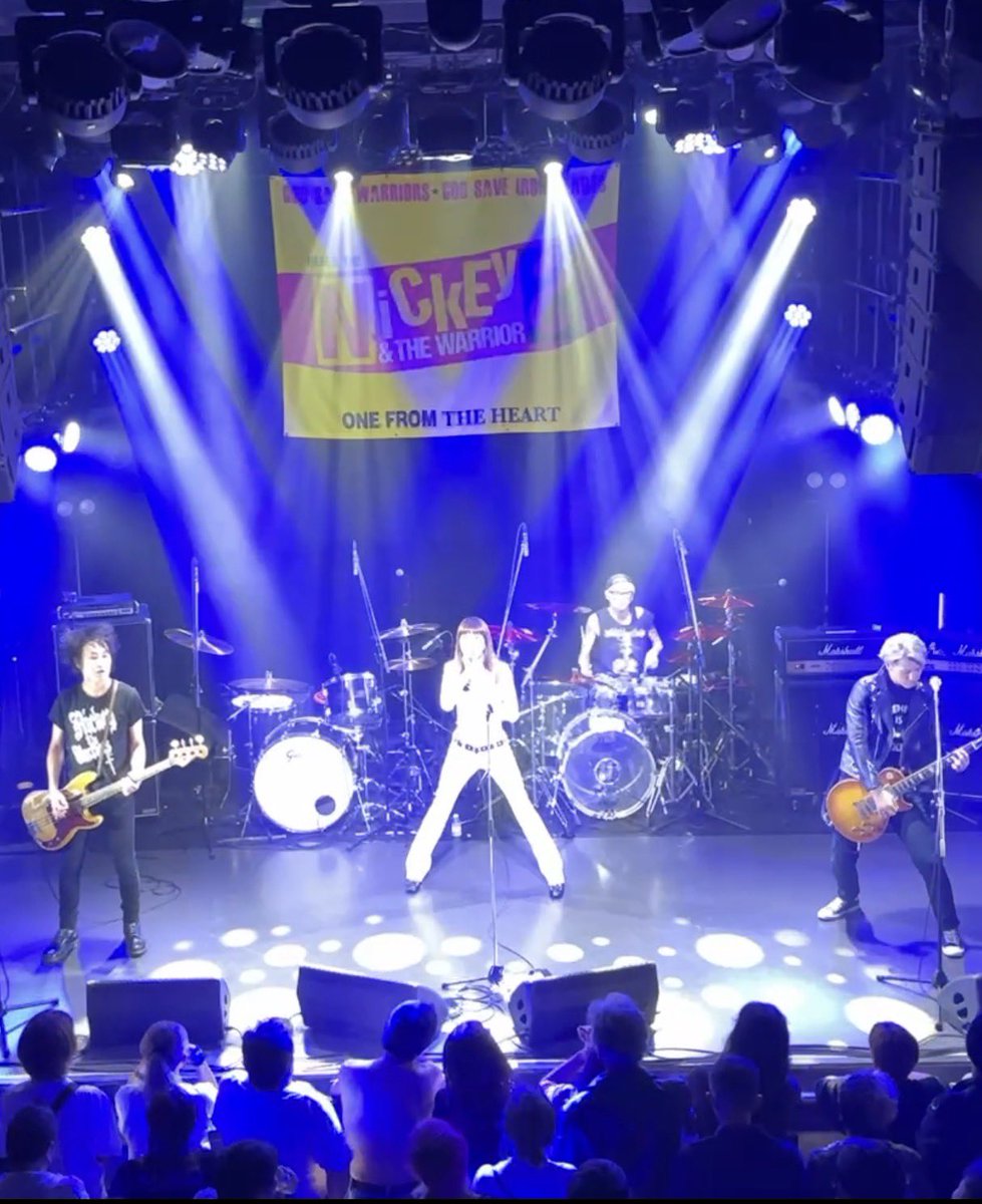 hide_gt311's tweet photo. 昨日はとてもRockでpunkな時間！
改めて祝40周年おめでとうございます！
大先輩達に囲まれて刺激的な酔い夜でした！ https://t.co/Jbm8AHSA1G