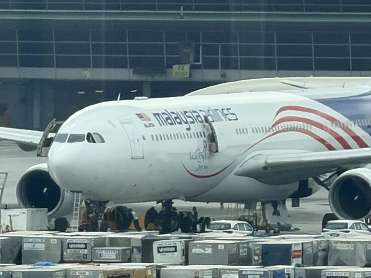 foreverjudge7's tweet image. Test zoom 🟠 Cosmic Orange

📍KLIA

#iphone17 #iPhone17 #iPhone17Pro #iphone17promax