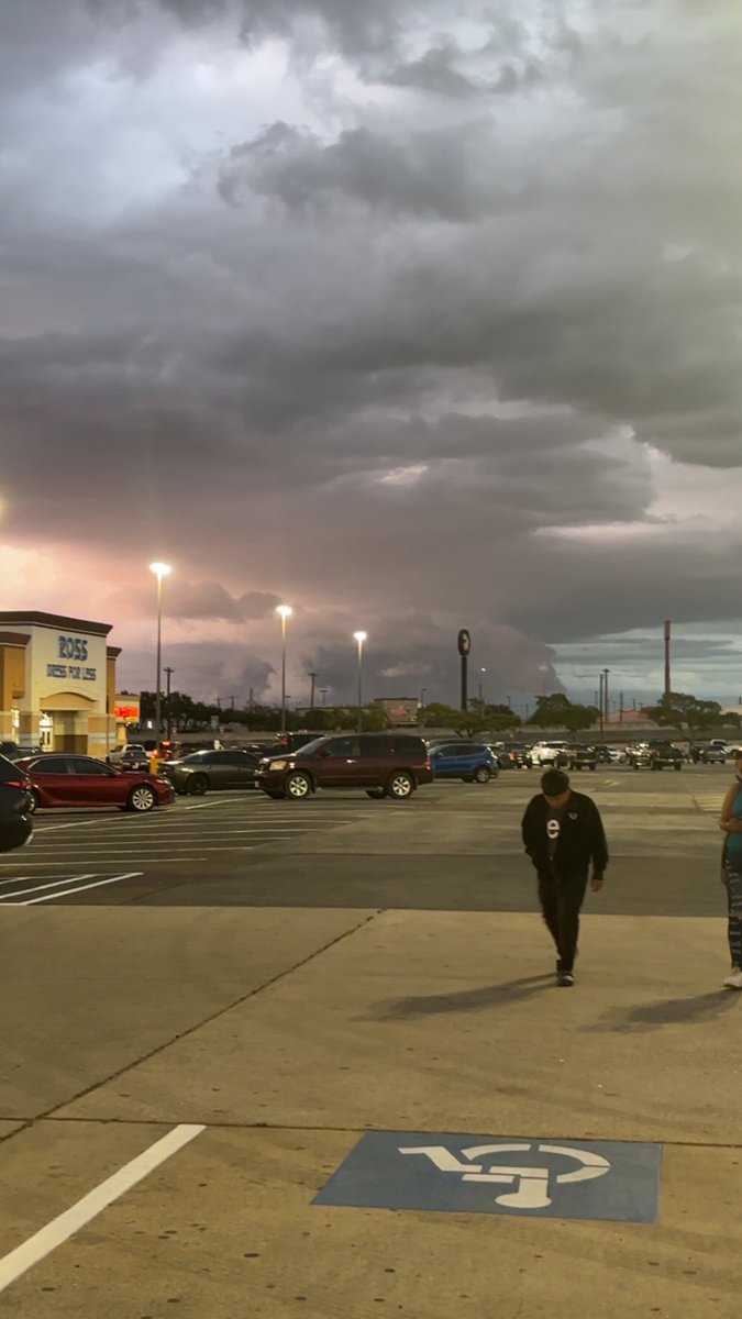 🚨#BREAKING: Over 2,000 San Patricio County residents are without electricity after high winds and hail damaged infrastructure and property. AEP expects power to be back on around 1AM. The supercell storm hit Portland, Gregory, Taft, and Ingleside around 7PM.