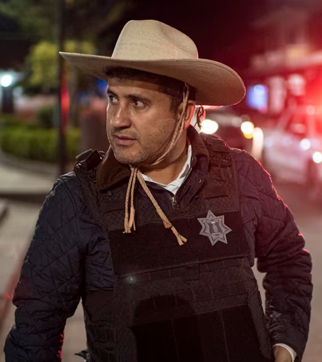 PedroMrquez_'s tweet image. 🟥#Urgente | Asesinan al alcalde de Uruapan, Carlos Manzo, confirma el Gabinete de Seguridad. Fue atacado a balazos por sicarios durante el Festival de las Velas en el #DíaDeMuertos.

Era crítico de la presidenta Sheinbaum por su inacción para frenar al narco en Michoacán.