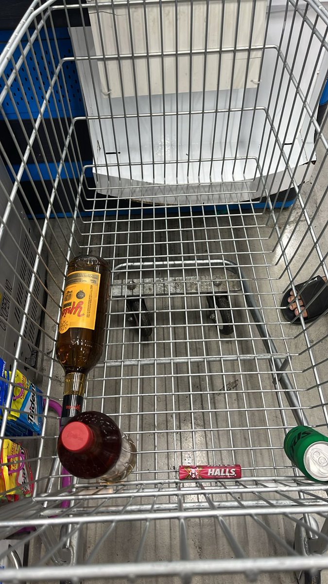 samdo_cs's tweet image. ontem a noite foi longa