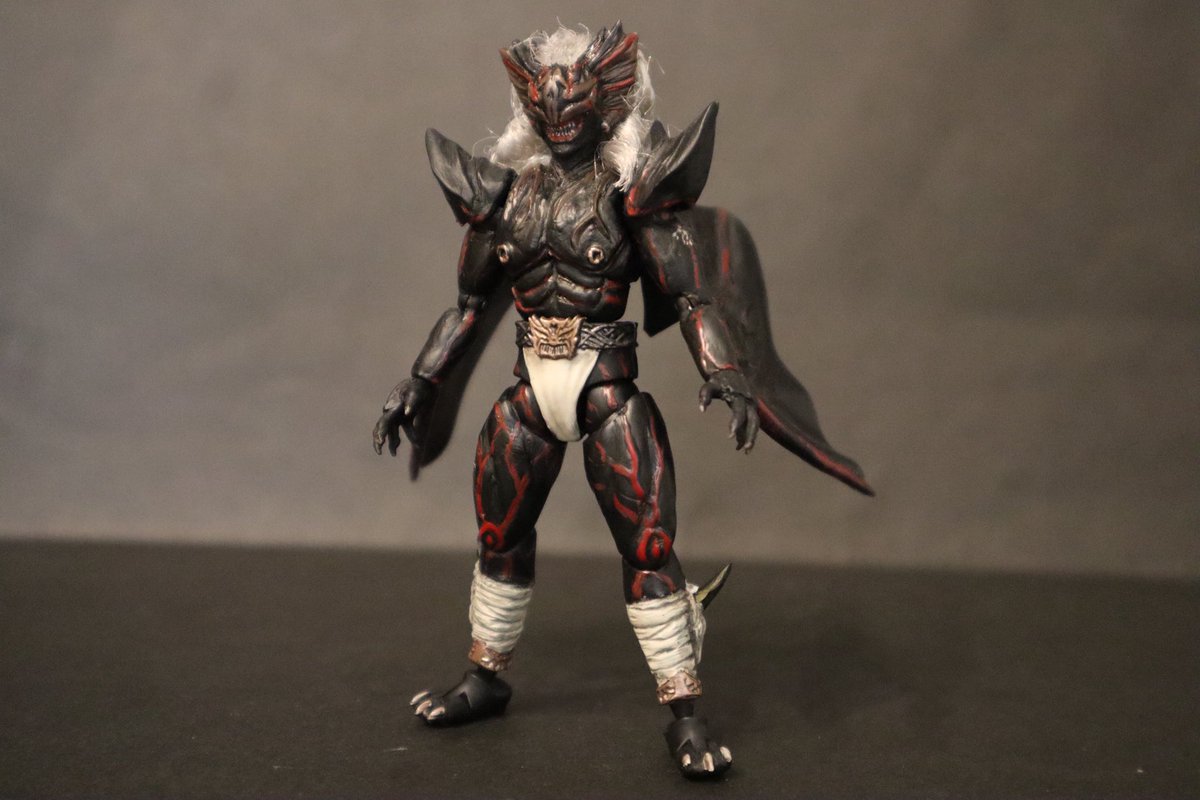 グロンギページ ラ・ドルド・グ人間体 | 仮面ライダー図鑑 | 東映