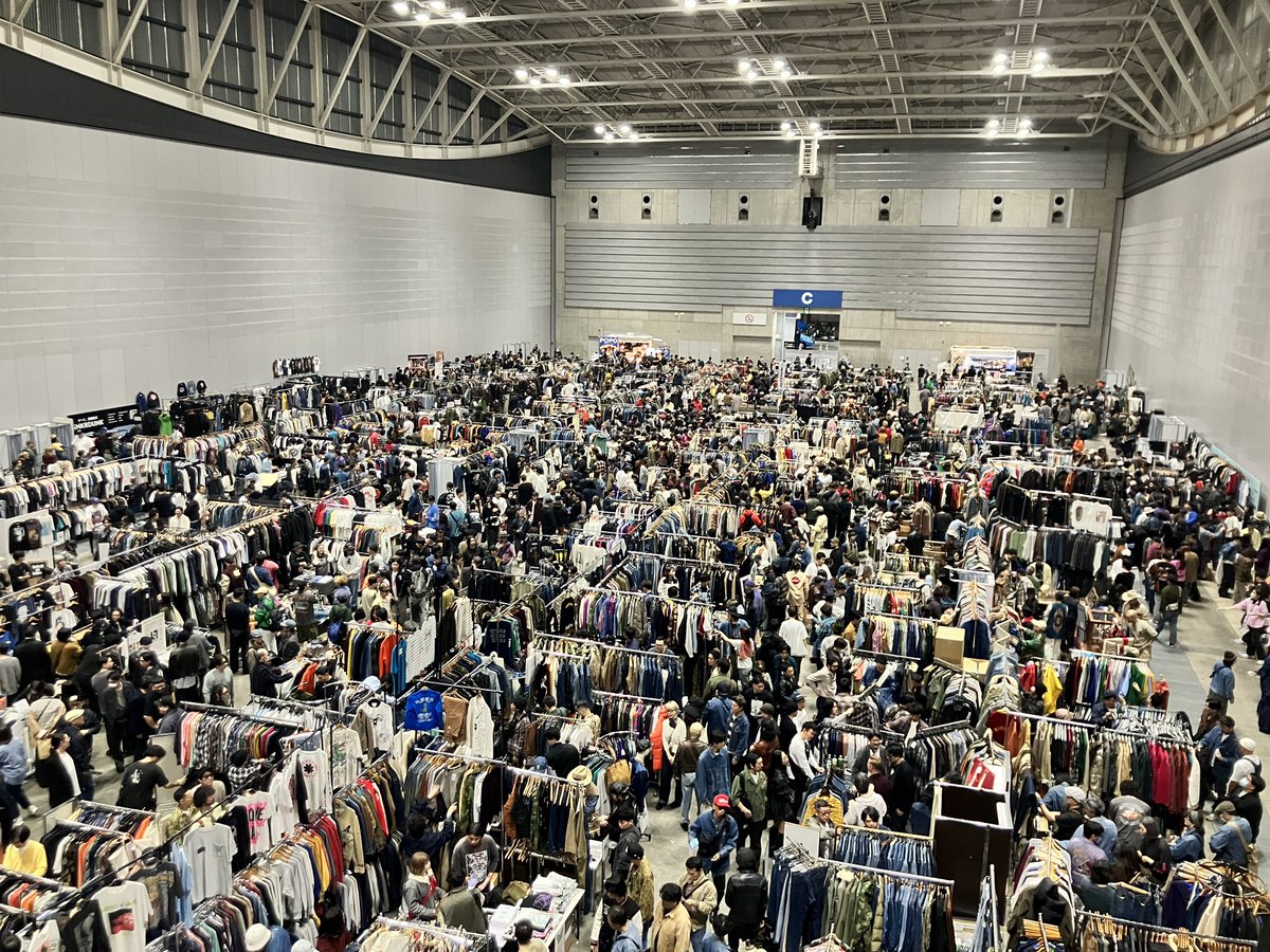 nomu_furugi's tweet image. ＼\👕#古着で呑む シーズン3🍶/／

『古着で呑む』がVCMに潜入👀

大盛況の様子をお届け✨
これまでに当番組で出てきた古着たちもあるかも🤔
ぜひ会場までお越しください🔥

#VCM #十倍直昭
 #ロッチコカド#ファーストサマーウイカ
#天達武史 #佐藤菫  #森愁斗 #銀シャリ橋本
#グッドウォーキン上田