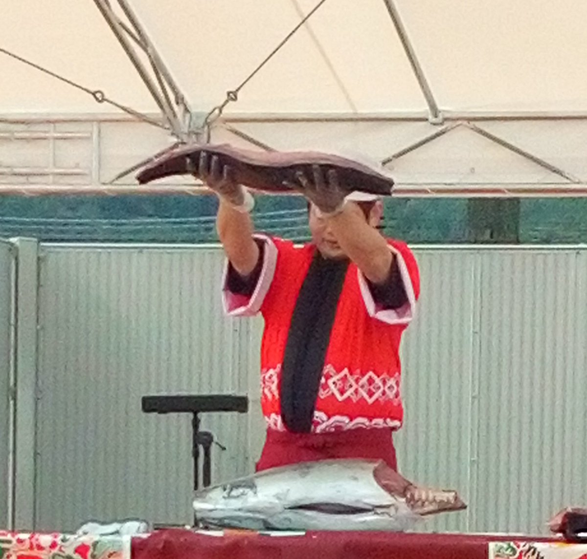 boattoshi0407's tweet image. ボートレースびわこでマグロ振る舞ってくれるよ！！
まだ無料配布券余ってて配ってる！！
お近くの方は是非ww
#ボートレースびわこ