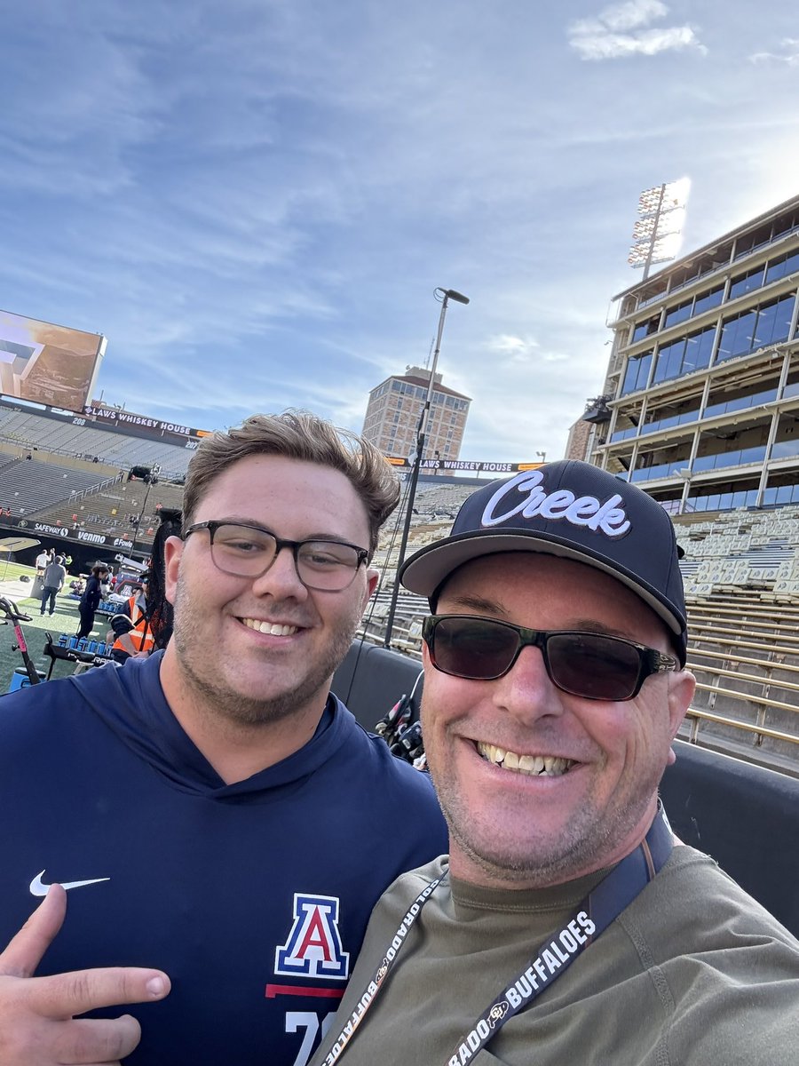 CoachDragge's tweet photo. Had a blast talking with @_graysonstovall before the game today. Such an outstanding young man! Super excited for him! https://t.co/fDgSA106jX