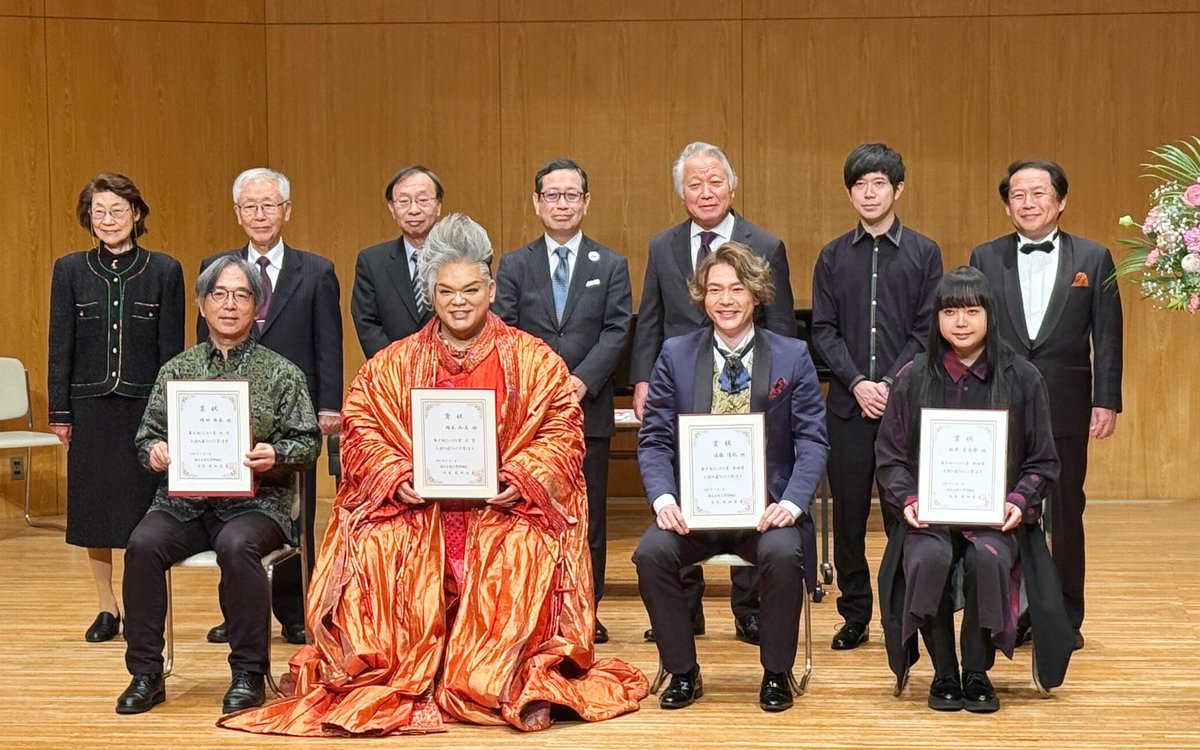 TomotakaOKAMOTO's tweet photo. #国立音楽大学 の #くにたち賞 大賞を受賞いたしました。

昨日は母校の #ホームカミングデイ 授賞式で歌い、懇親パーティーでは先輩後輩方との楽しいひと時を過ごすことが出来ました🍷

一緒に受賞した ミュージカル界でも大躍進している #佐藤隆紀 さんのパフォーマンスも素晴らしかった〜✨✨✨ https://t.co/c0dxugxV30