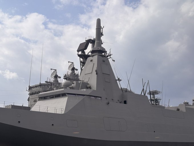 艦船巡りなう

ナウいもがみ型の「によど」とか
ちはやパイセンとか
「とね」とか「いなずま」とかとか
色々見れました。

普通にコラボもまだ続いてるみたいで船内アナウンスは時雨とリアリー。
リアリーって海上自衛隊と縁があったのね。 