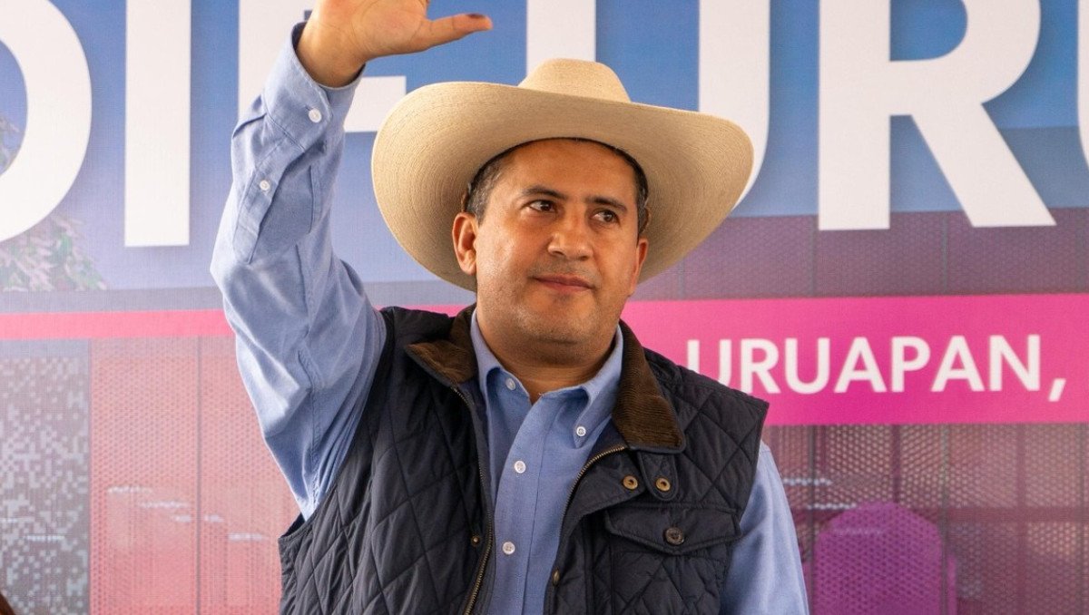 🇲🇽Mexico: Carlos Manzo, mayor of Uruapan, Michoacan, has been killed in  an attack during a Day of the Dead celebration. He previously requested  Mexican president, Claudia Sheinbaum protection amid threats from cartels