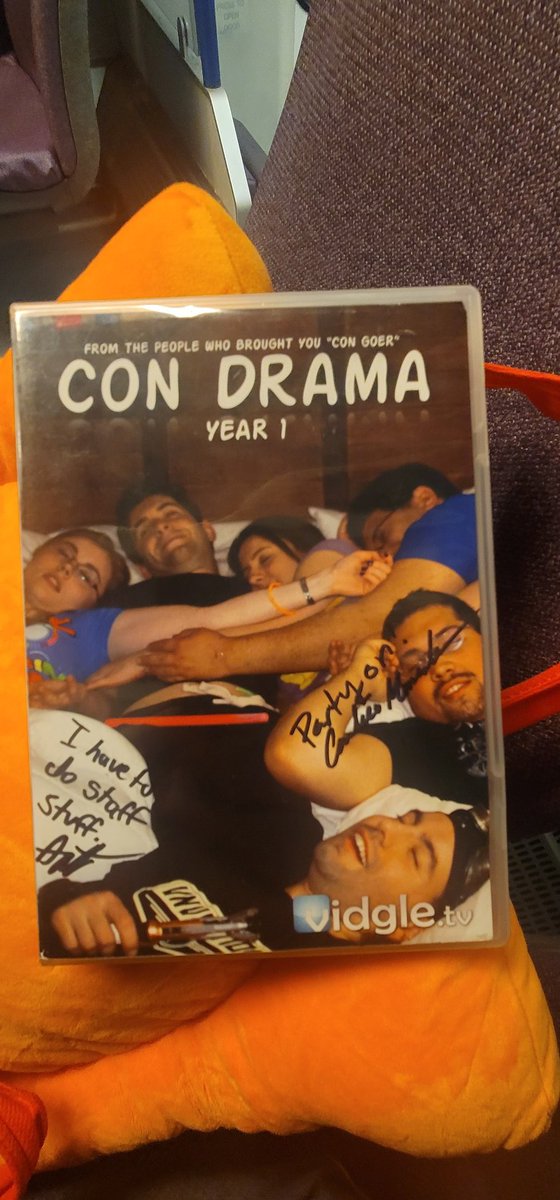 MikeCovers's tweet image. Closed my awesome day at @DerpyCon with a screening of Con Drama: Year One, the movie that started it all.

And got my DVD signed.

And saw the Red Ranger.

#derpycon