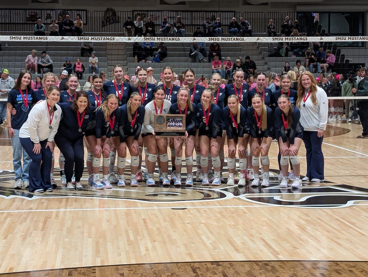 The Jackson County Central volleyball team took New London-Spicer to five sets in the Section 3AA Championship at SMSU in Marshall on Saturday night. 

Full post-match coverage here: kkoj.com/local-sports/l…