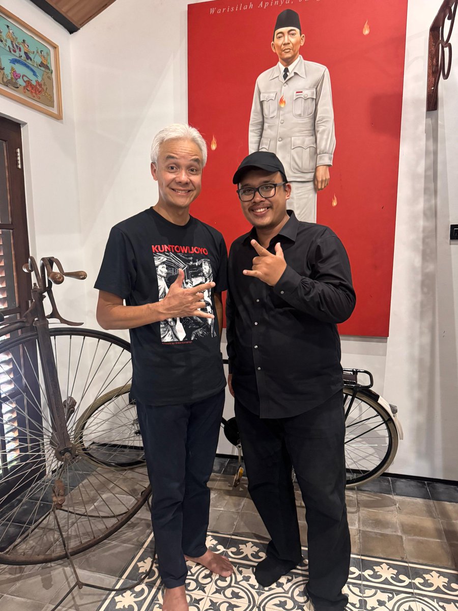 Kalau ketemu Mas <a href="/ganjarpranowo/">Ganjar Pranowo</a> selalu disinggung soal keberanian bersuara..

"Masih berani, atau mulai takut?!"

Kalau mengingat apa yang disampaikan oleh Ibu Megawati Soekarnoputri, ketakutan itu sebenarnya cuma ilusi..

"Kalian masa takut cuma karena ini? Takut itu apa? Itu