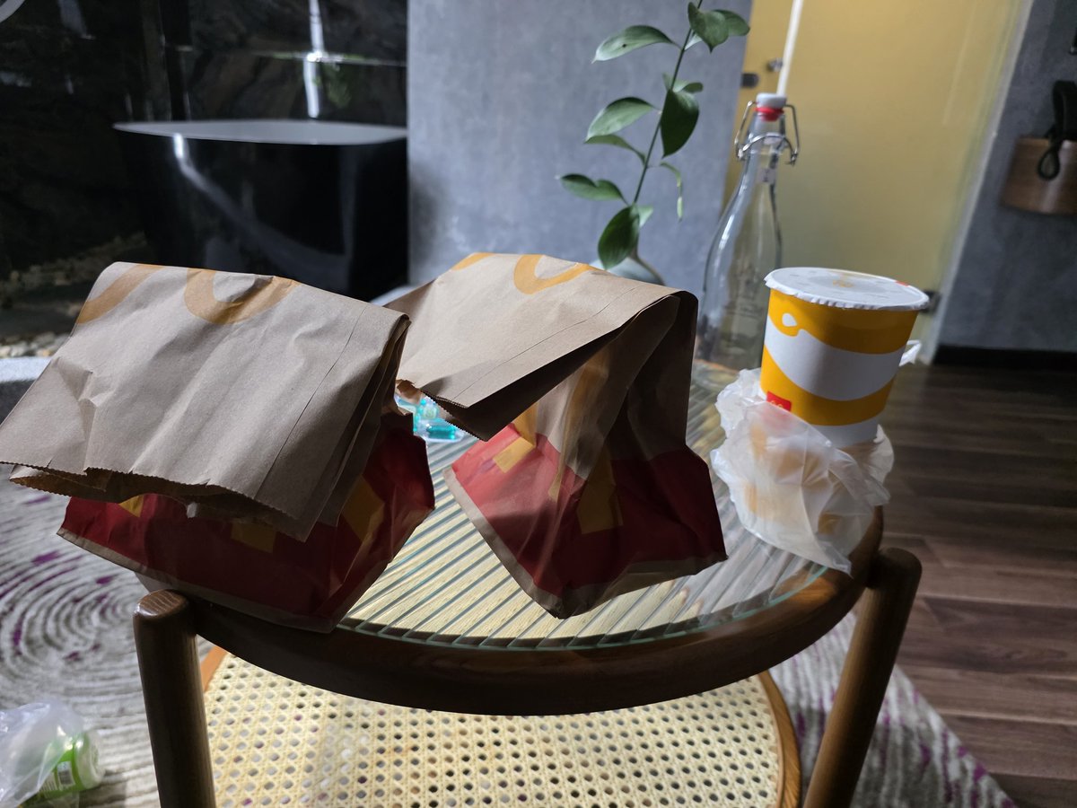 theusogu's tweet photo. The way to try get lower bodyfat
Diet ❌️
Taking more steriods✅️ https://t.co/idFqQxHo6L