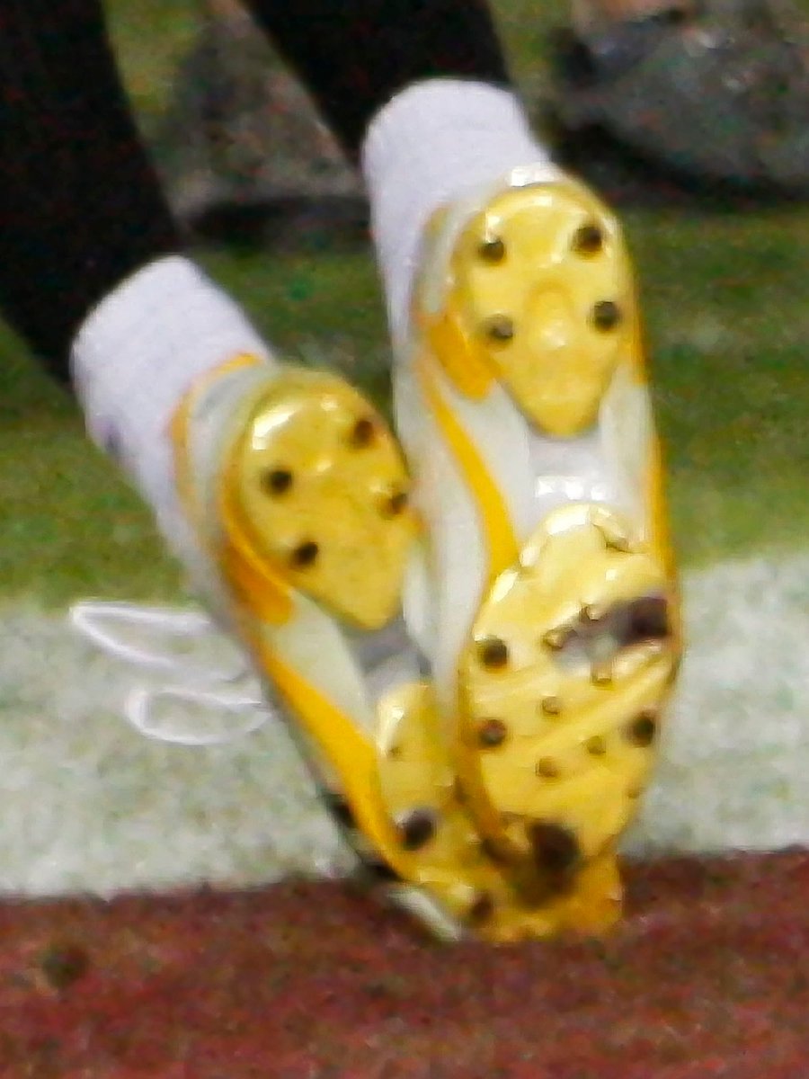 JarrettGC's tweet image. What a call at home plate. Imagine losing a game because someone&apos;s toe wasn&apos;t down

#WorldSeries