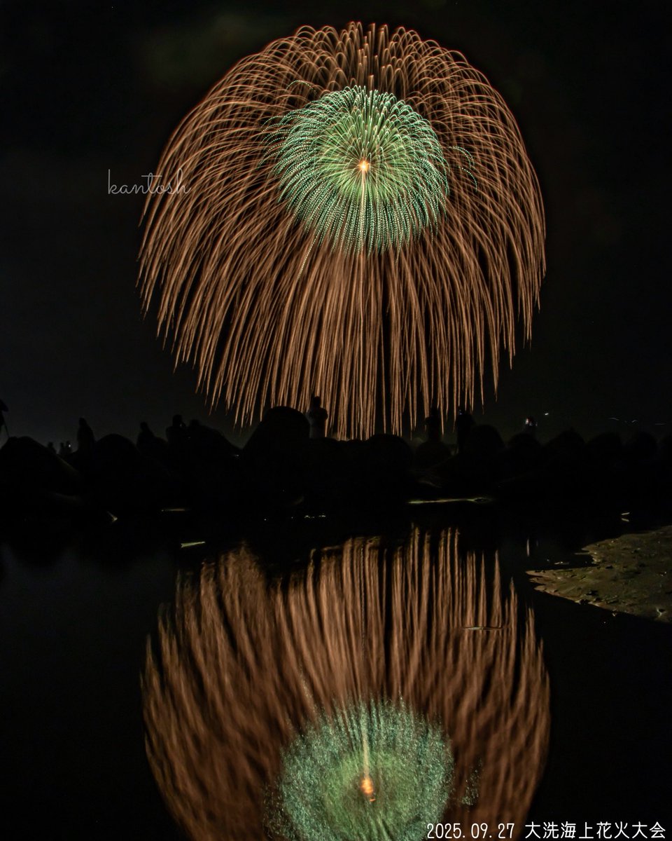 ・
2025.09.27
#大洗海上花火大会
location：茨城県大洗町
・
その③
サテカメ1
その②と変わり映えしないけど、その②の近くに潮溜りがあったので観客シルエット狙いで👤
・
#花火 #花火大会 #茨城県 #大洗町 #野村花火工業 #リフレクションビーチ #大洗サンビーチ #リフレクション