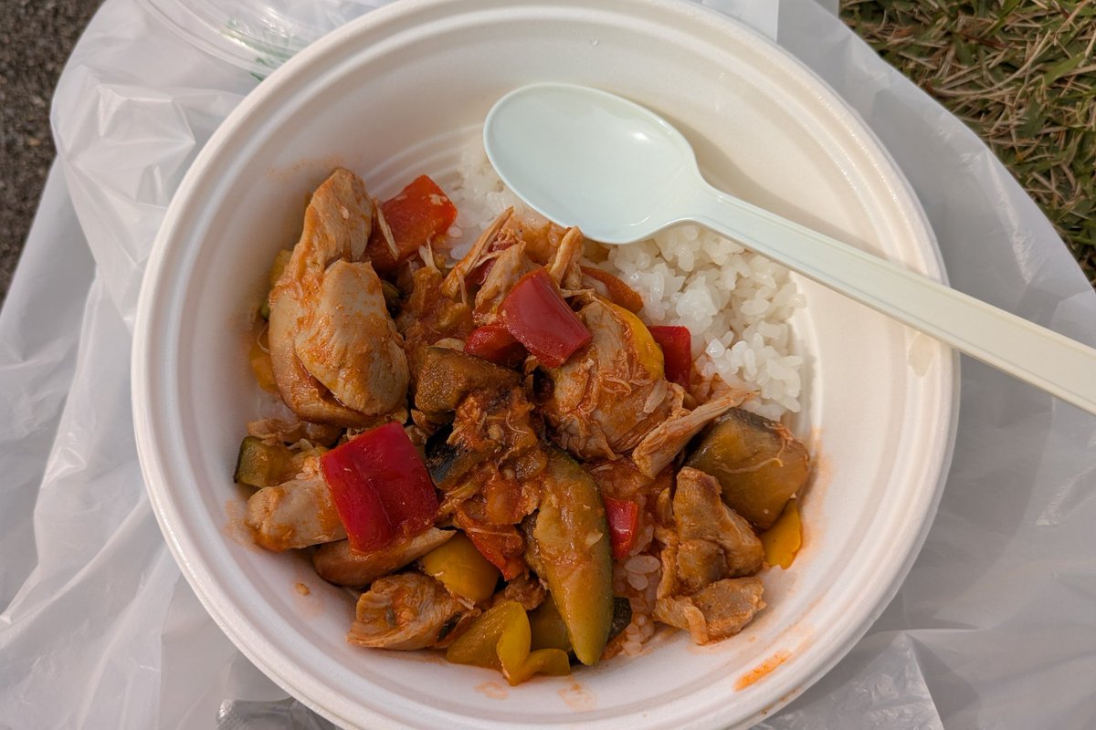 とっちき百貨店 阪神百貨店の地下でレジにザキさんのピンバッチ飾ってたのでここは名店です