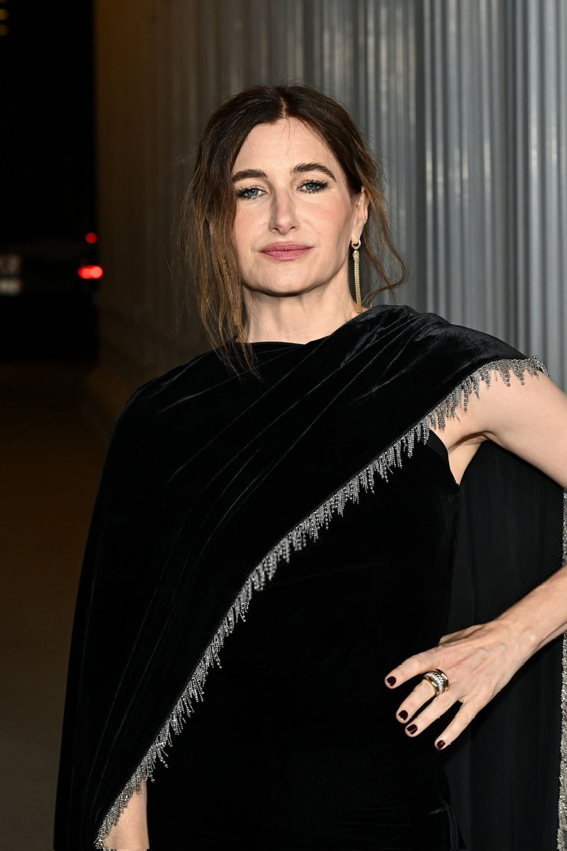 Wowza! Kathryn Hahn at the LACMA Art+Film Gala. 🖤